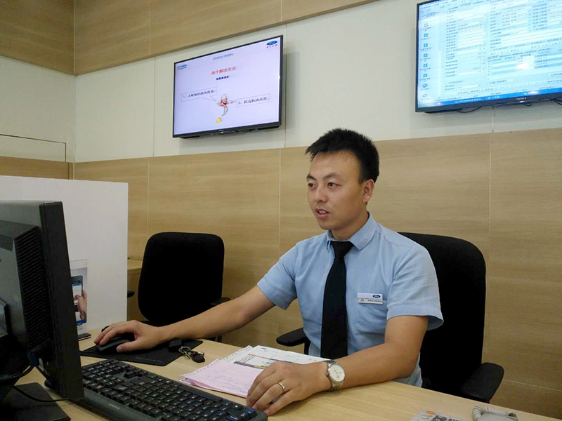 路遇困難伸援手，奮不顧身顯真情